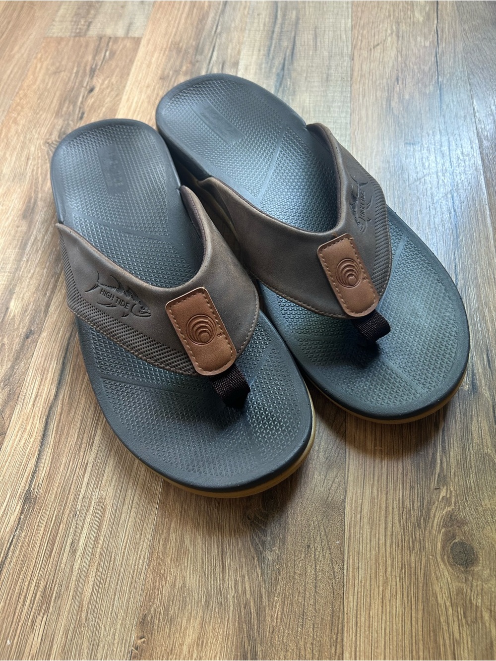 High Tide Men’s Brown Comfort Flip-Flops Size 10